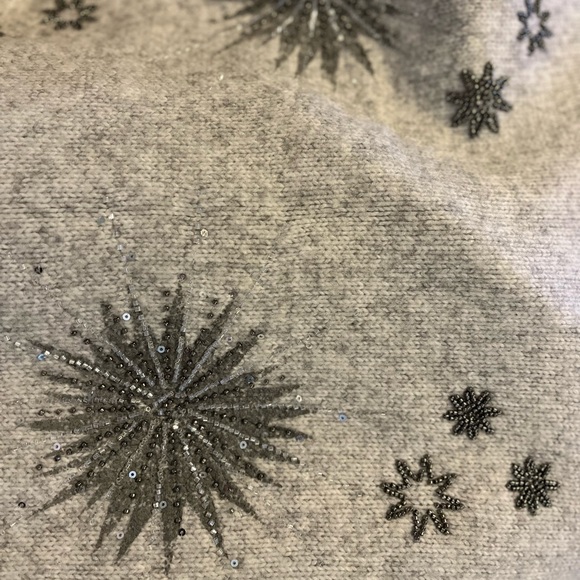 🆕 NWOT WHBM Embellished V-Neck Tunic Sweater - Picture 6 of 8